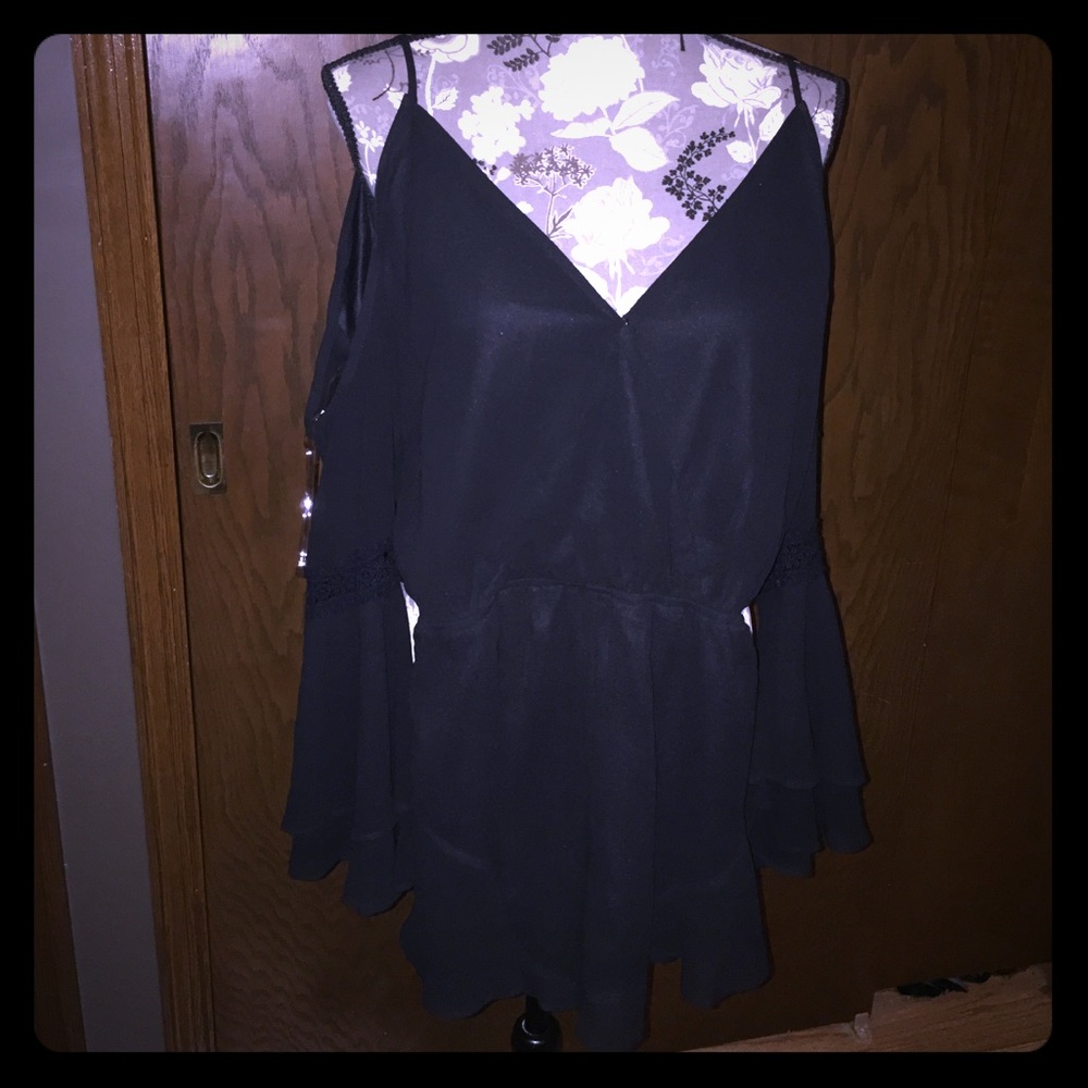 Size Small Boho Romper!  Peekaboo Shoulders!!